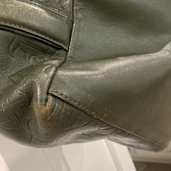 Women’s L.A.M.B Green Leather Tote with a Zipper closure - Picture 5 of 16